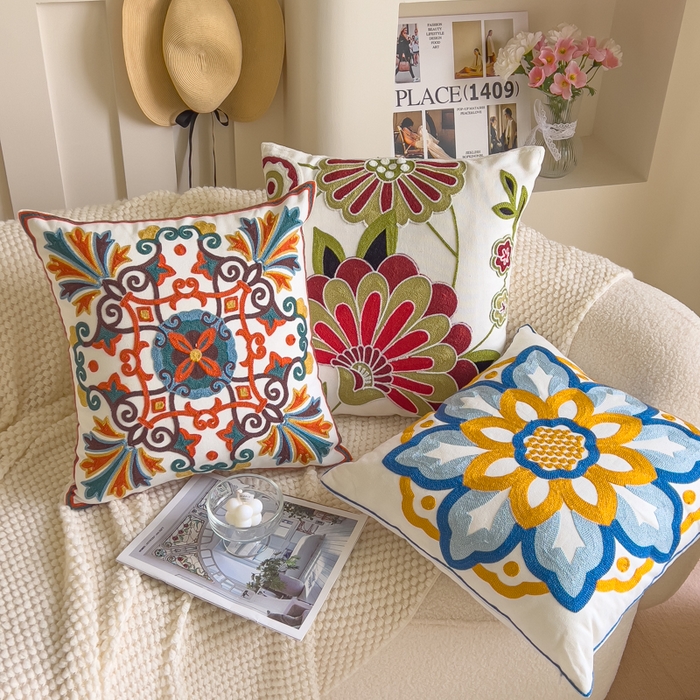 91家纺网 家纺一手货源 找家纺 （总）诺可 2025新款醒春集全棉毛巾绣抱枕枕头枕芯-彩色春日花束系列