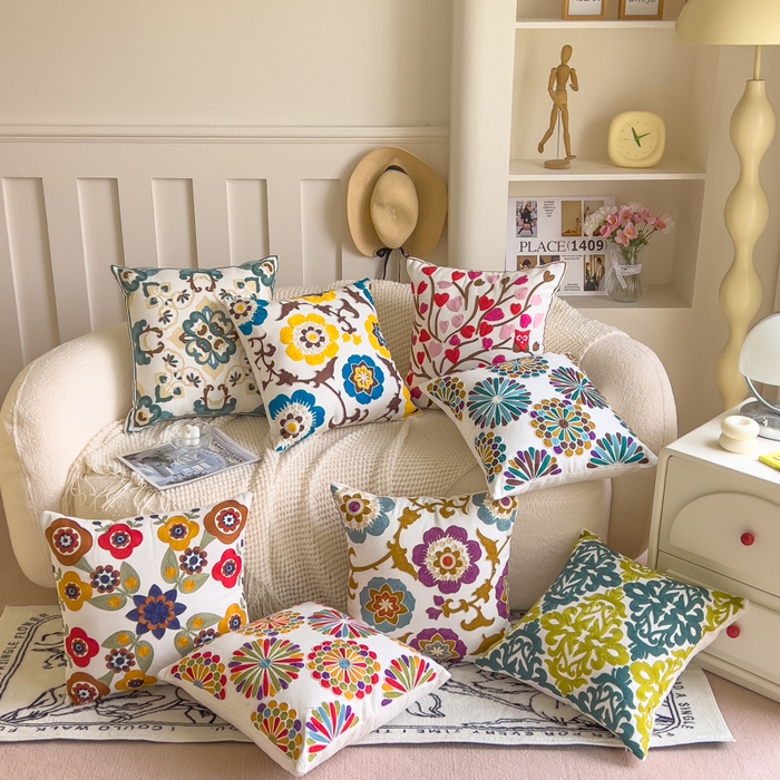 91家纺网 家纺一手货源 找家纺 （总）诺可 2025新款醒春集全棉毛巾绣抱枕枕头枕芯-彩色春日花束系列