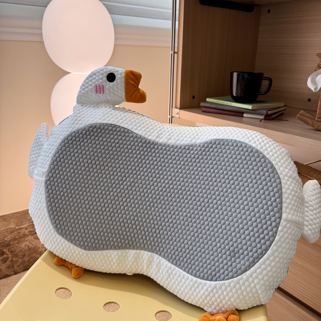 91家纺网 家纺一手货源 找家纺 诺可 2025新款凉感凉豆豆记忆枕猫肚枕枕头枕芯-卡通冰大鹅 灰色