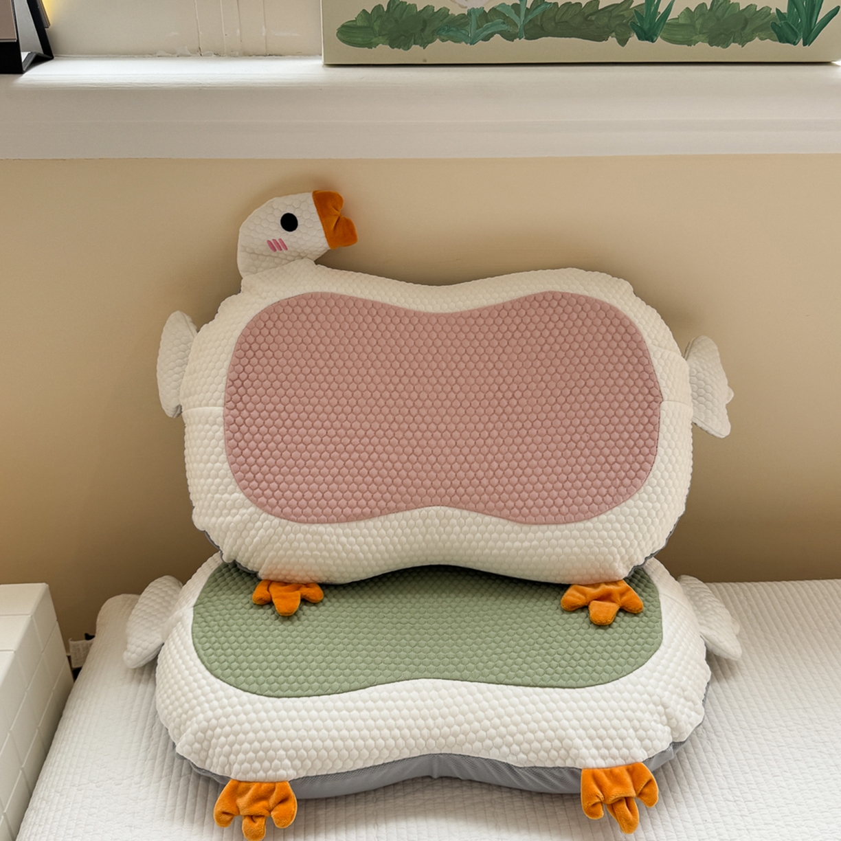 91家纺网 家纺一手货源 找家纺 诺可 2025新款凉感凉豆豆记忆枕猫肚枕枕头枕芯-卡通冰大鹅 组合