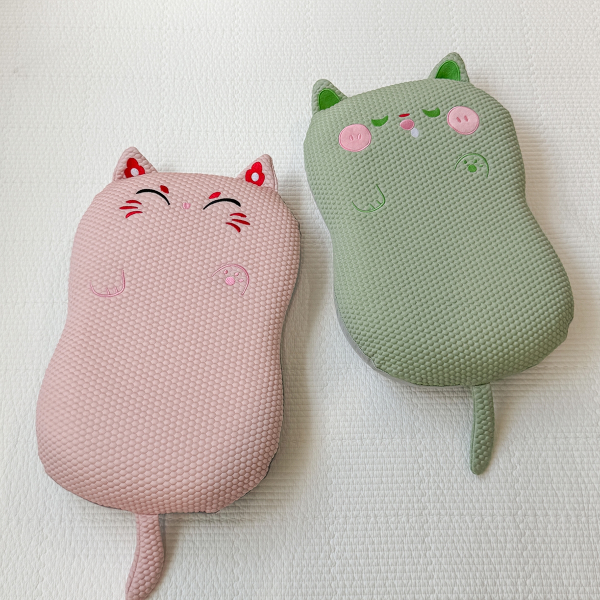 91家纺网 家纺一手货源 找家纺 诺可 2025新款凉感凉豆豆记忆枕猫肚枕枕头枕芯-冰招财猫 组合