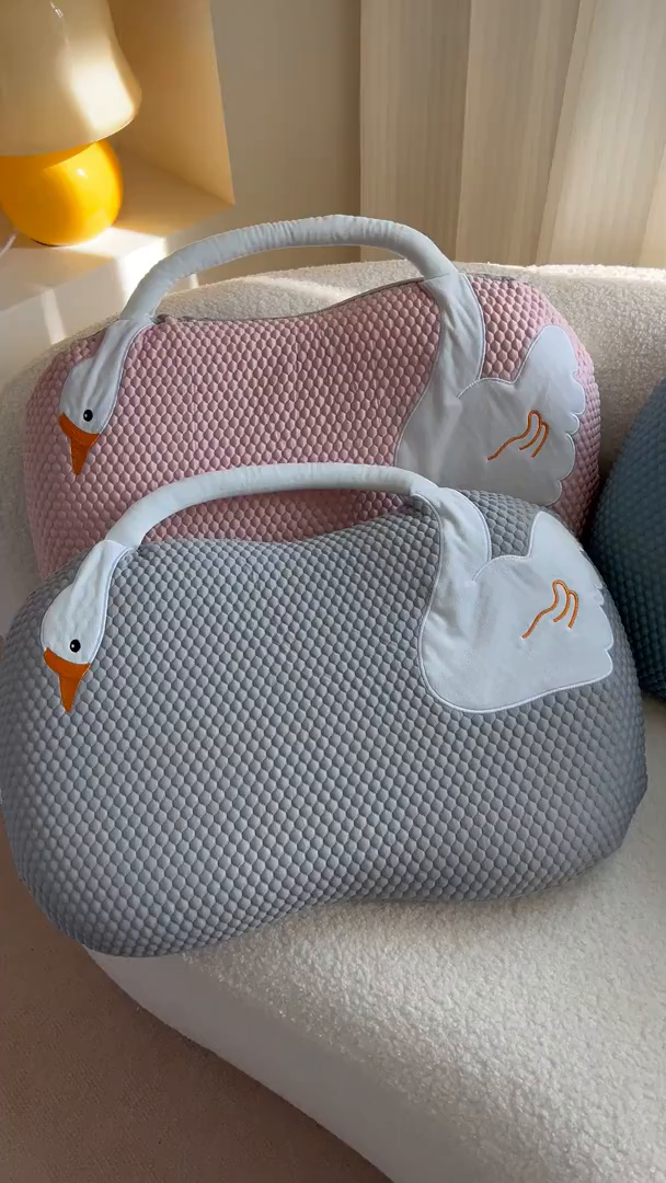 91家纺网 家纺一手货源 找家纺 （总）诺可 2025新款凉感凉豆豆记忆枕猫肚枕枕头枕芯-手提冰大鹅