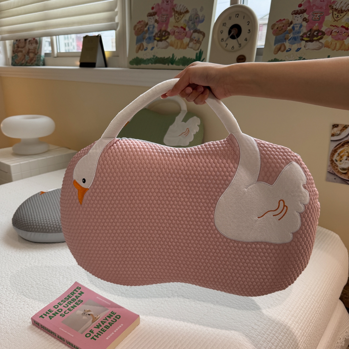 91家纺网 家纺一手货源 找家纺 （总）诺可 2025新款凉感凉豆豆记忆枕猫肚枕枕头枕芯-手提冰大鹅