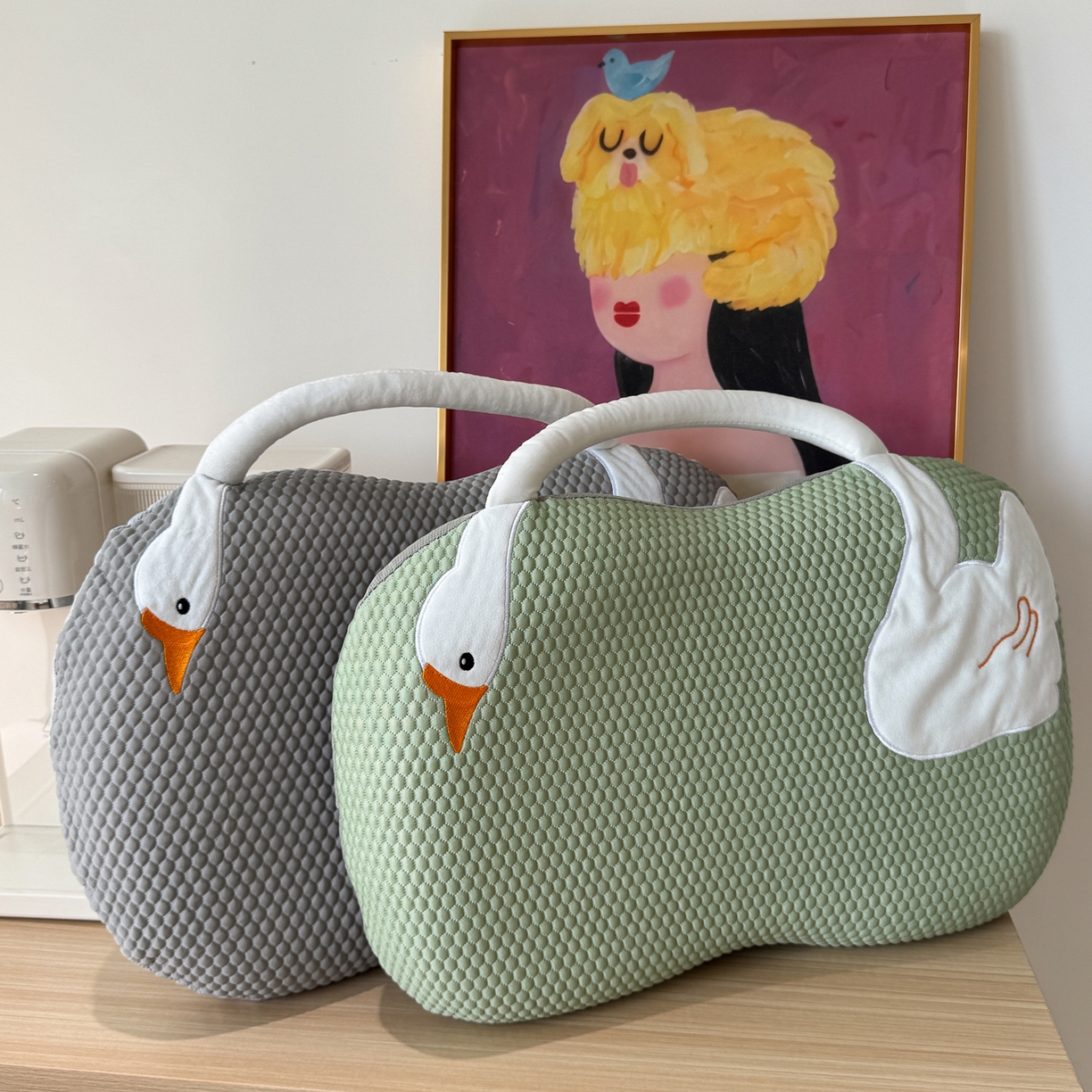 91家纺网 家纺一手货源 找家纺 诺可 2025新款凉感凉豆豆记忆枕猫肚枕枕头枕芯-手提冰大鹅 绿色