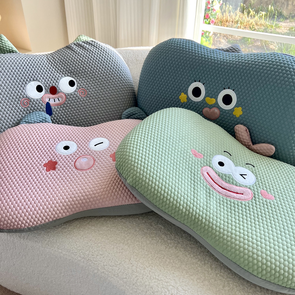 91家纺网 家纺一手货源 找家纺 诺可 2025新款凉感凉豆豆记忆枕猫肚枕枕头枕芯-小怪兽 组合