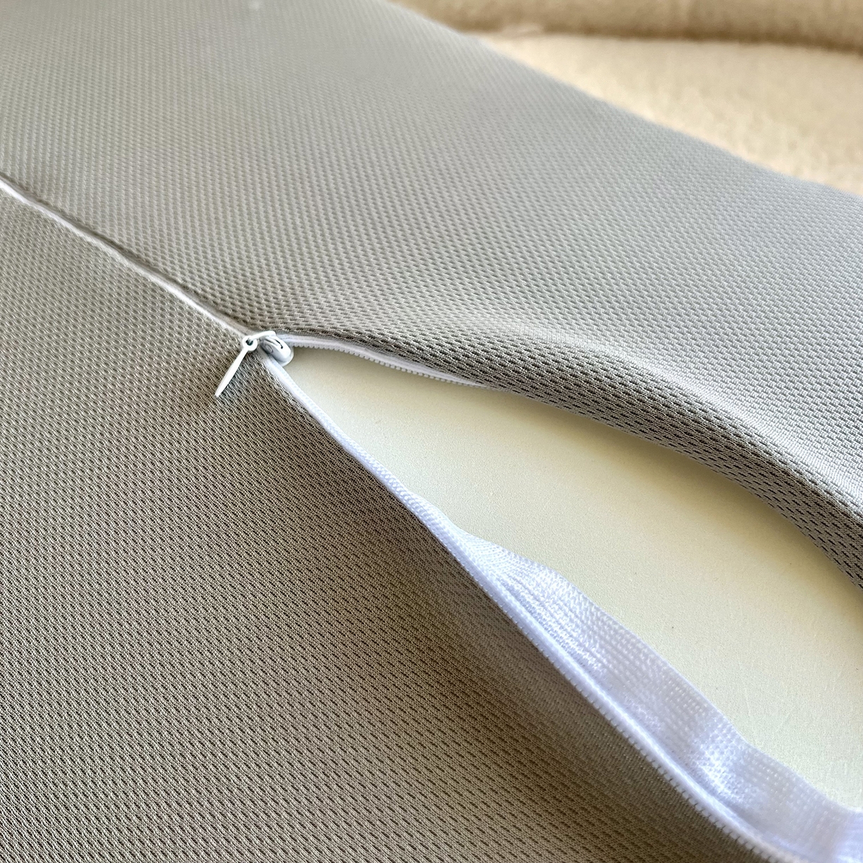 91家纺网 家纺一手货源 找家纺 诺可 2025新款凉感凉豆豆记忆枕猫肚枕枕头枕芯-小怪兽 组合