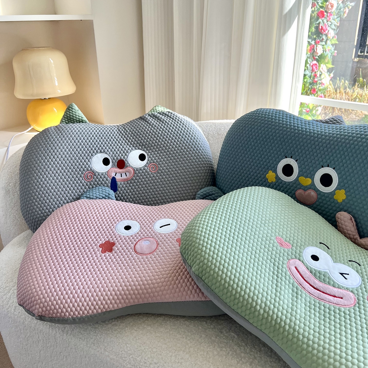 91家纺网 家纺一手货源 找家纺 诺可 2025新款凉感凉豆豆记忆枕猫肚枕枕头枕芯-小怪兽 组合