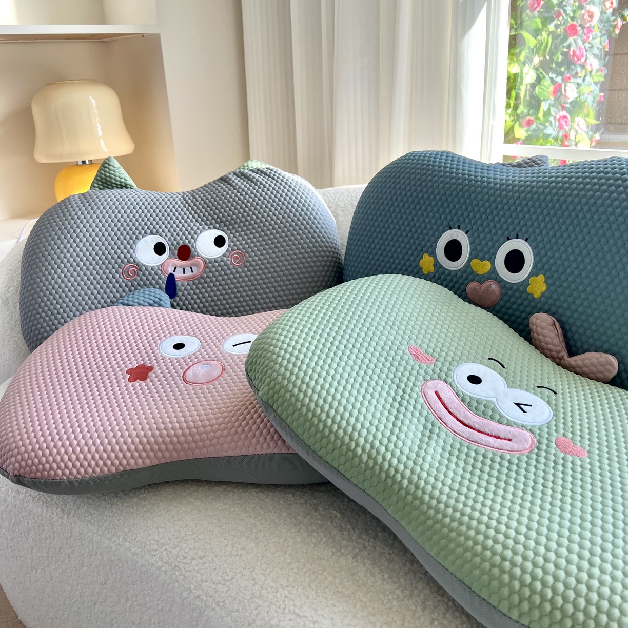 91家纺网 家纺一手货源 找家纺 诺可 2025新款凉感凉豆豆记忆枕猫肚枕枕头枕芯-小怪兽 组合