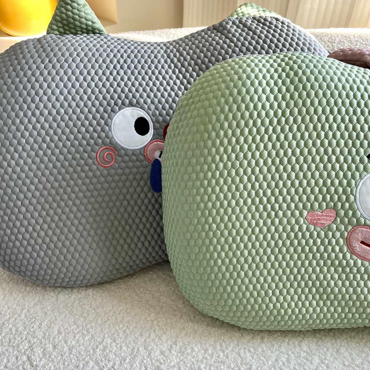 91家纺网 家纺一手货源 找家纺 诺可 2025新款凉感凉豆豆记忆枕猫肚枕枕头枕芯-小怪兽 组合