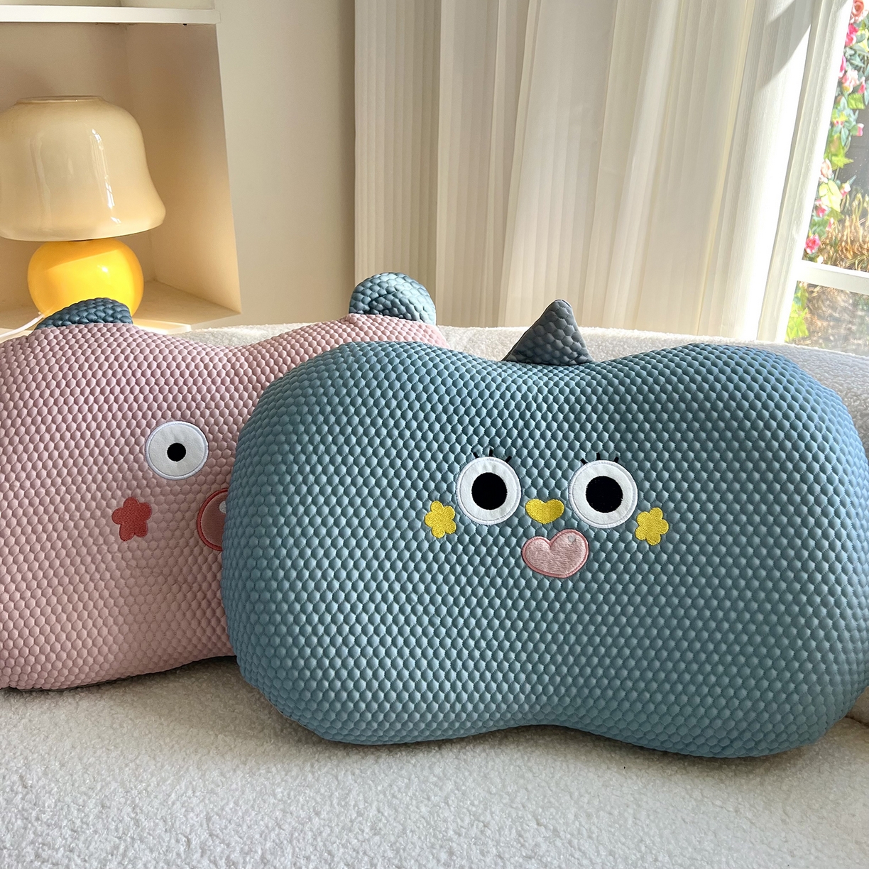 91家纺网 家纺一手货源 找家纺 诺可 2025新款凉感凉豆豆记忆枕猫肚枕枕头枕芯-小怪兽 蓝色