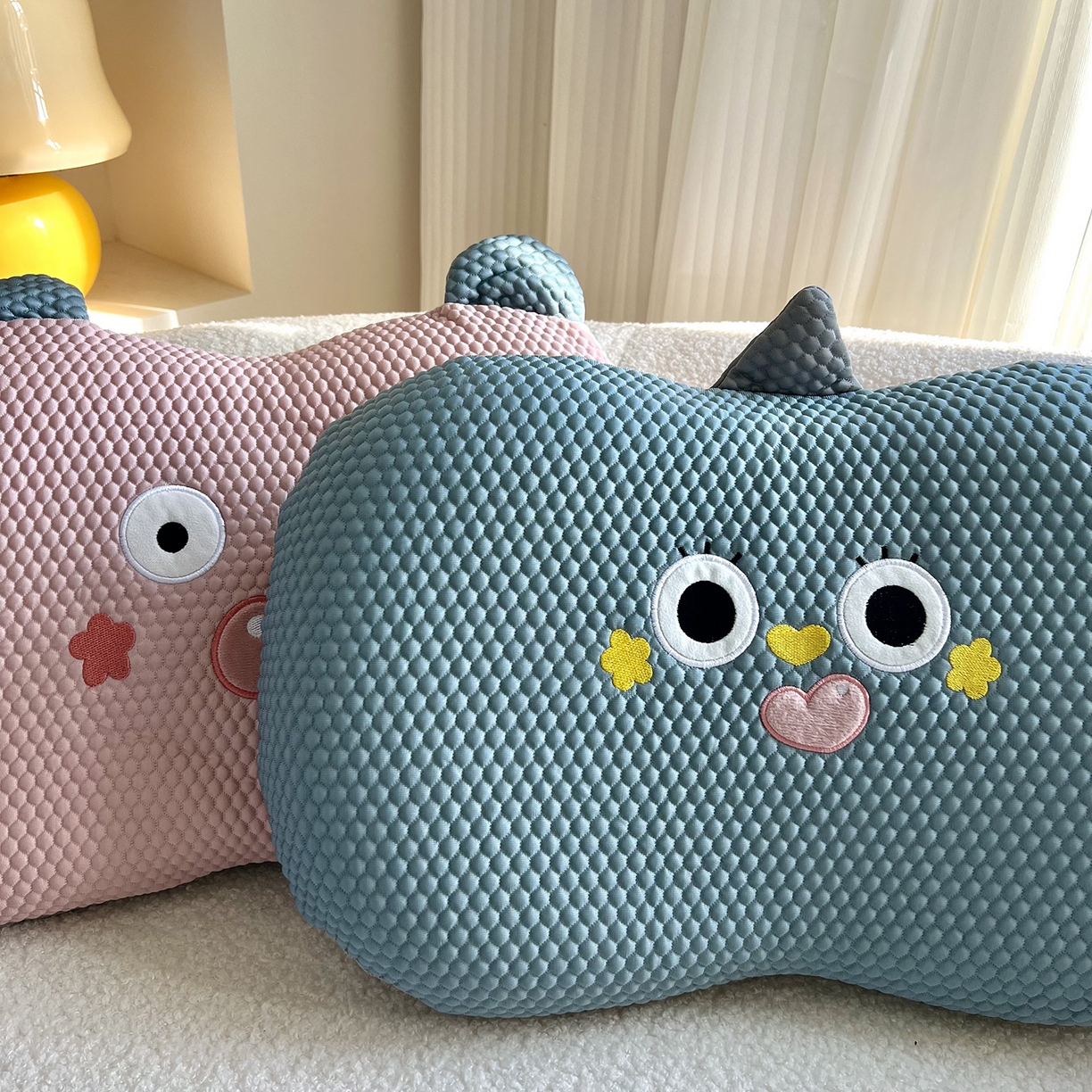91家纺网 家纺一手货源 找家纺 诺可 2025新款凉感凉豆豆记忆枕猫肚枕枕头枕芯-小怪兽 蓝色