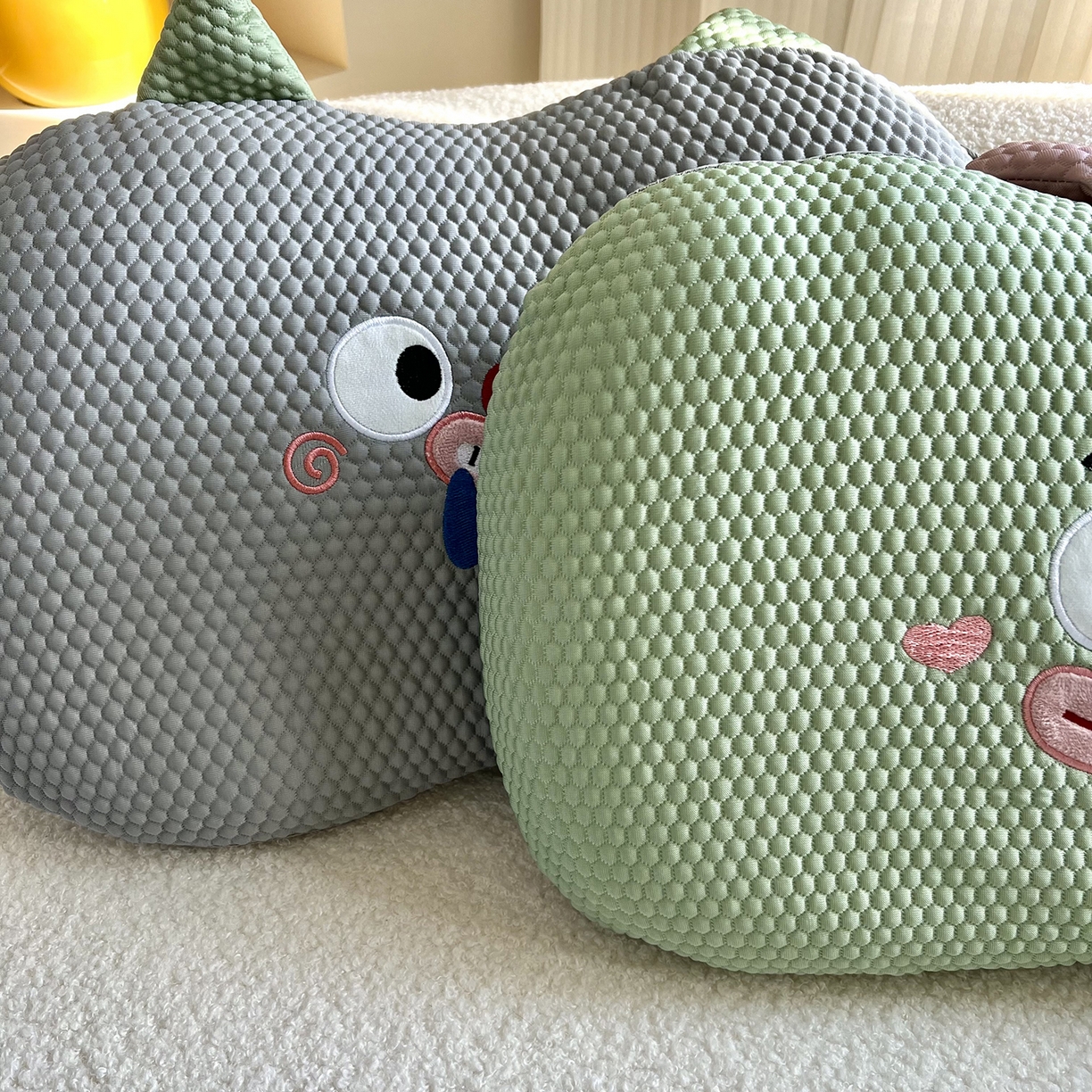91家纺网 家纺一手货源 找家纺 诺可 2025新款凉感凉豆豆记忆枕猫肚枕枕头枕芯-小怪兽 绿色