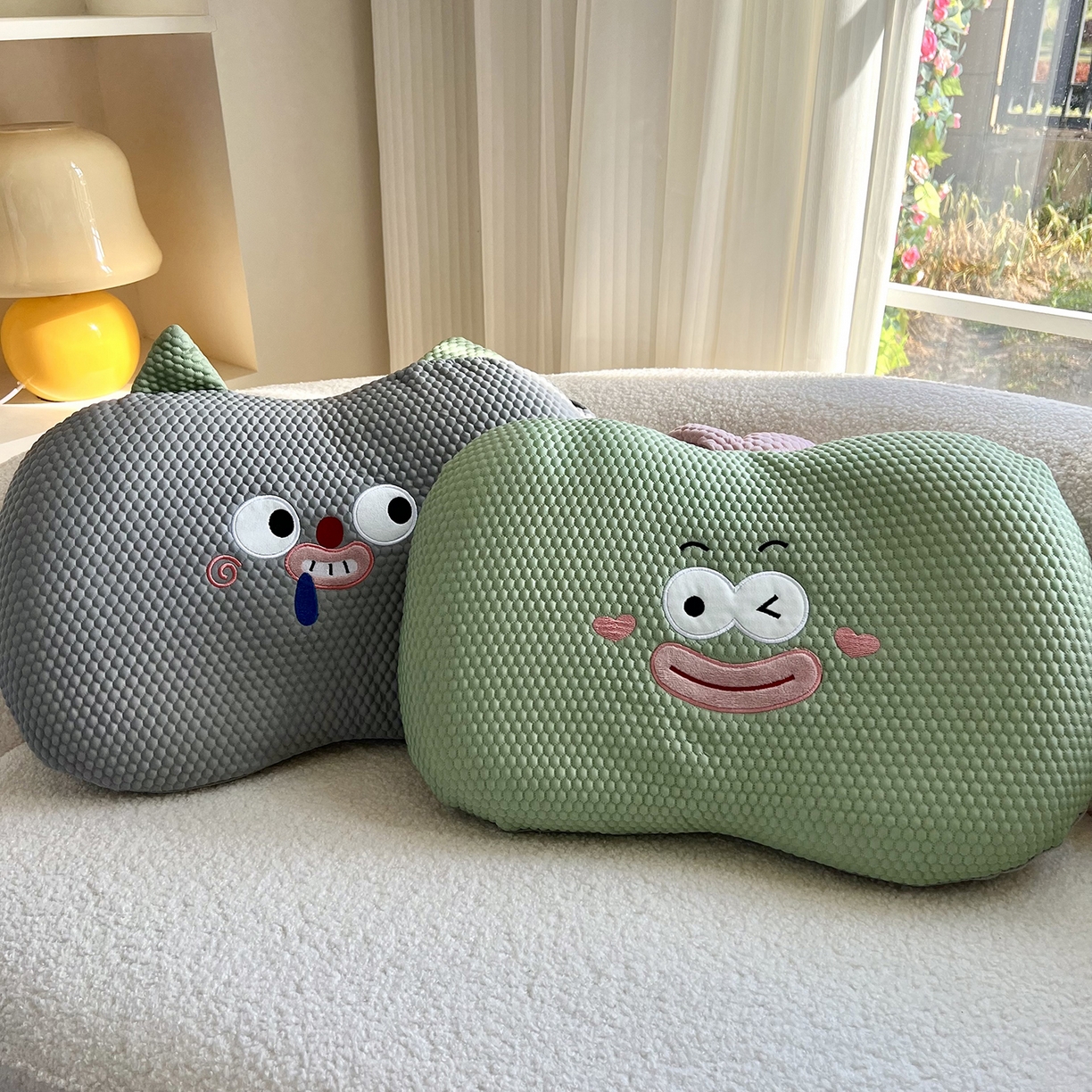 91家纺网 家纺一手货源 找家纺 诺可 2025新款凉感凉豆豆记忆枕猫肚枕枕头枕芯-小怪兽 绿色