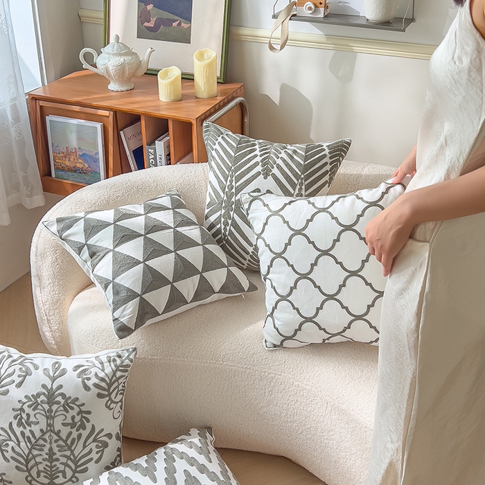 91家纺网 家纺一手货源 找家纺 （总）诺可 2025新款全棉毛巾绣抱枕外贸跨境电商直播纯色几何系列-灰色