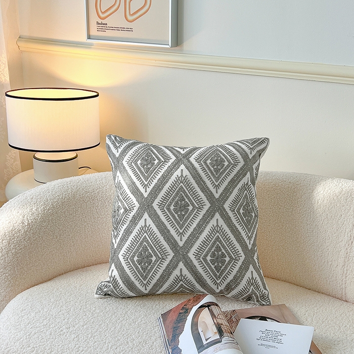 91家纺网 家纺一手货源 找家纺 诺可 2025新款全棉毛巾绣抱枕外贸跨境电商直播纯色几何系列-灰色 灰-方胜