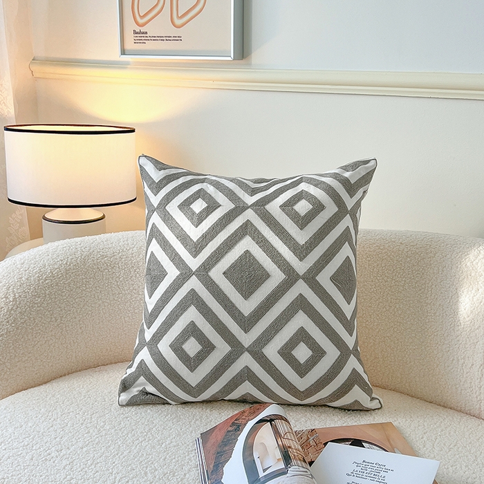 91家纺网 家纺一手货源 找家纺 诺可 2025新款全棉毛巾绣抱枕外贸跨境电商直播纯色几何系列-灰色 灰-菱形