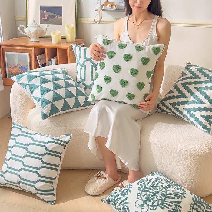 91家纺网 家纺一手货源 找家纺 （总）诺可 2025新款全棉毛巾绣抱枕外贸跨境电商直播纯色几何系列-绿色,模特图,组合,绿-爱心,绿-贝壳纹,绿-波浪,绿-波浪点点,绿-方胜,绿-花瓣,绿-花菱纹,绿-回形,绿-几何,绿-空格菱形,绿-涟漪,绿-菱形,绿-菱形方格,绿-三川,绿-三角,绿-四方格,绿-铜钱纹,绿-细条格,绿-细纹,绿-漩涡,绿-叶子