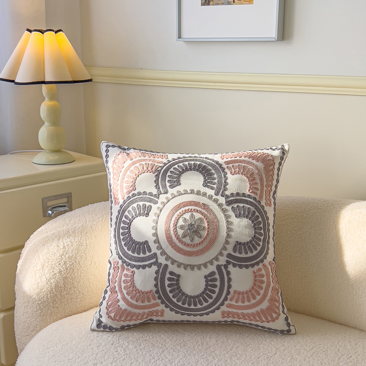 91家纺网 家纺一手货源 找家纺 （总）诺可 2025新款全棉毛巾绣抱枕跨境花物语系列