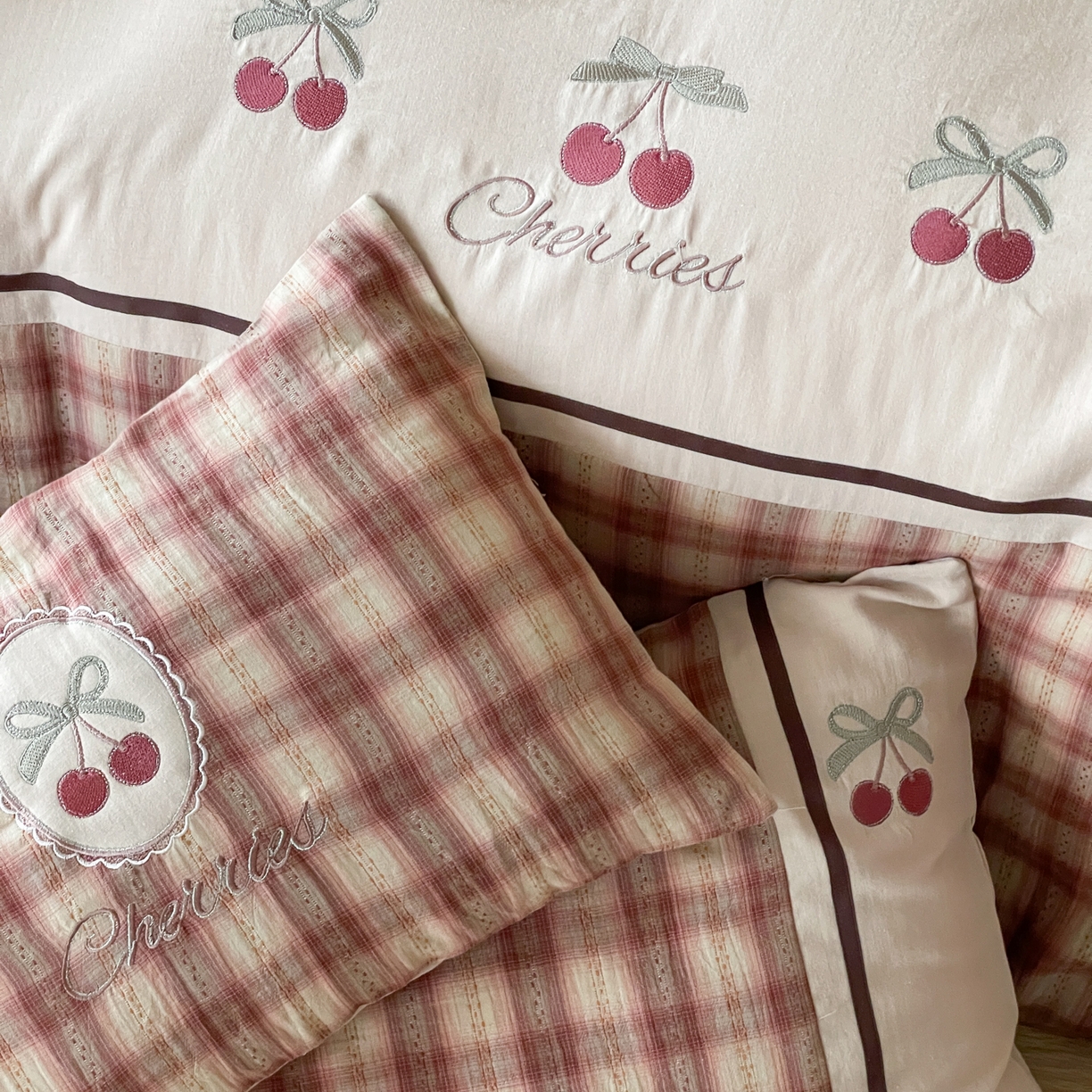 91家纺网 家纺一手货源 找家纺 （总）FORTWO 2025新款色织双层纱格子绣花拼色四件套