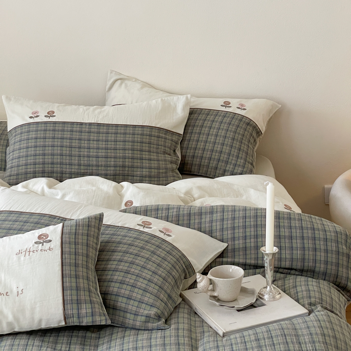 91家纺网 家纺一手货源 找家纺 FORTWO 2025新款色织双层纱格子绣花拼色四件套 偶遇