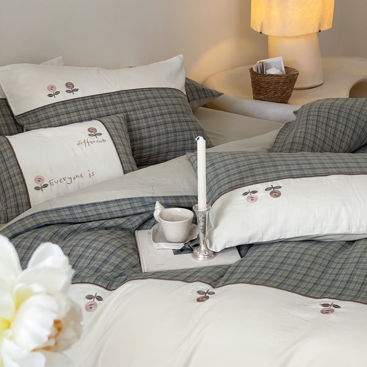 91家纺网 家纺一手货源 找家纺 FORTWO 2025新款色织双层纱格子绣花拼色四件套 偶遇