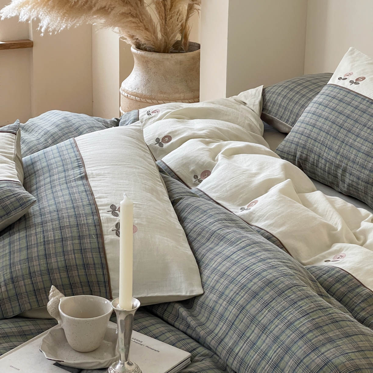 91家纺网 家纺一手货源 找家纺 FORTWO 2025新款色织双层纱格子绣花拼色四件套 偶遇