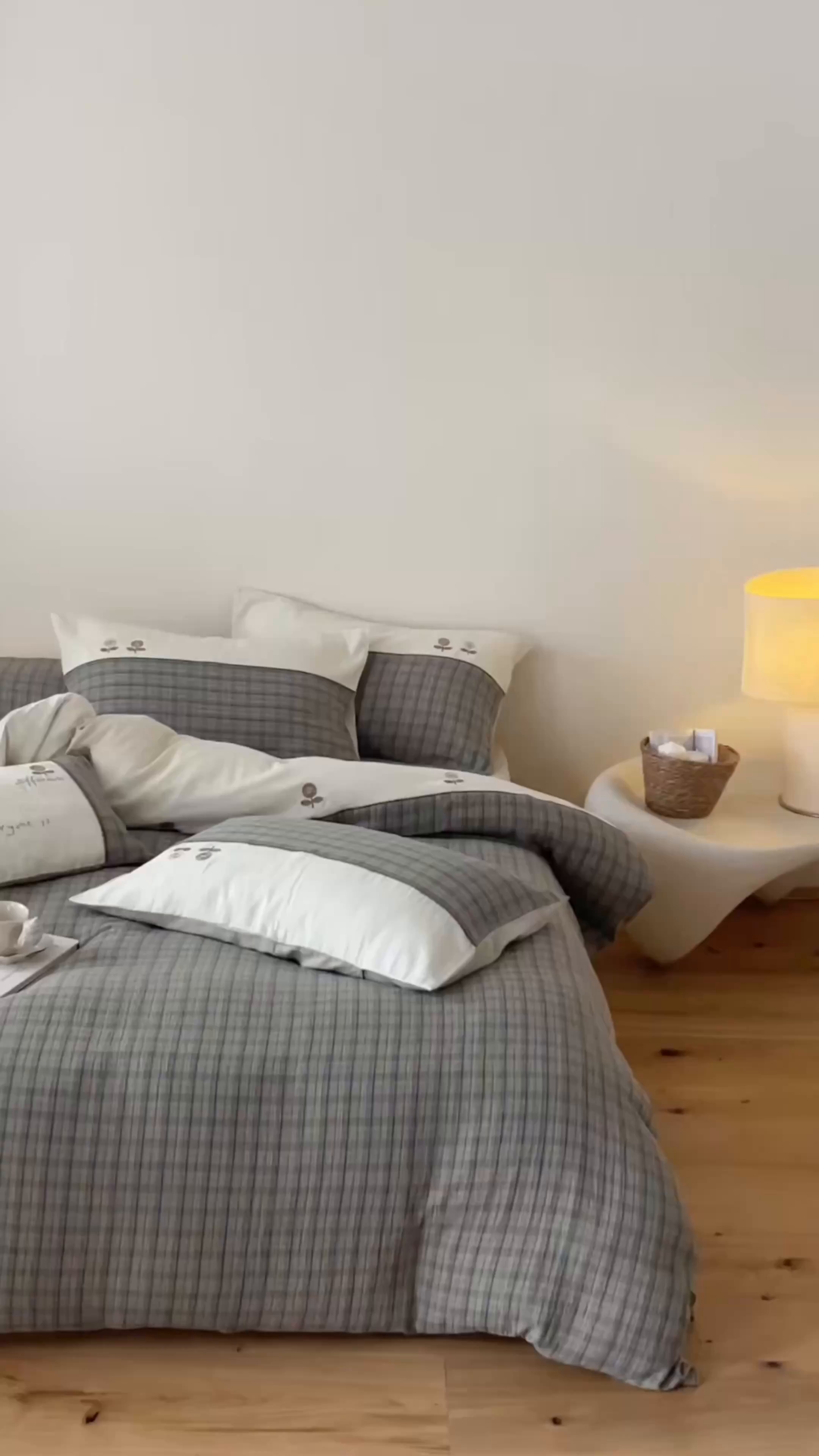 91家纺网 家纺一手货源 找家纺 FORTWO 2025新款色织双层纱格子绣花拼色四件套 偶遇