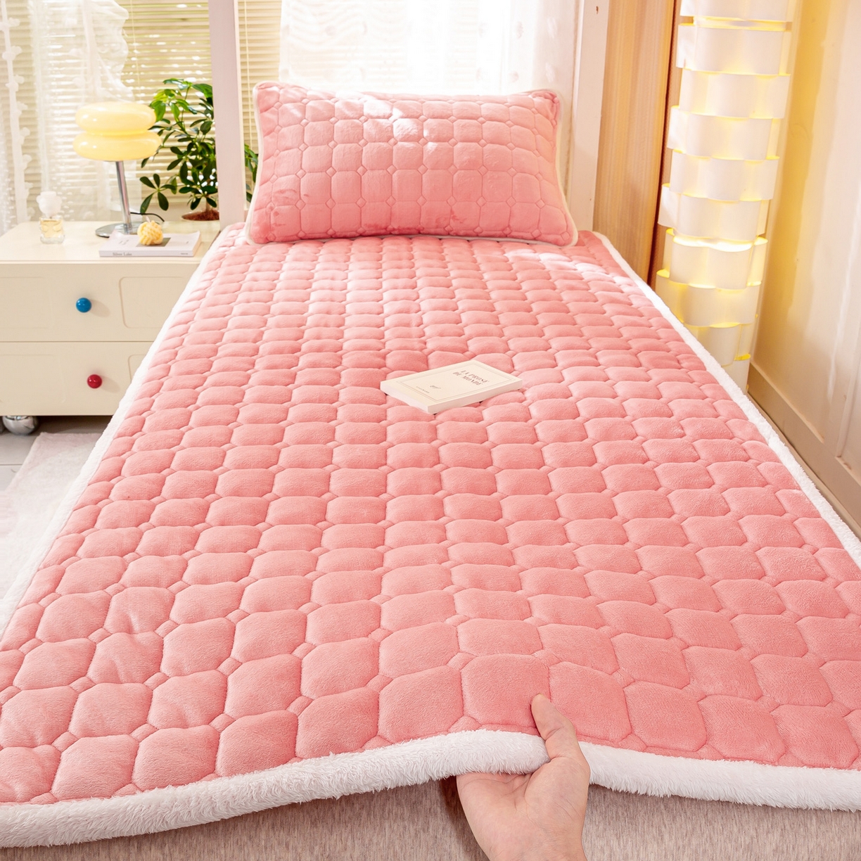 91家纺网 家纺一手货源 找家纺 眠势力 2025新款牛奶绒学生床宿舍床垫夹棉加厚床褥子秋冬季保暖床护垫 粉玉