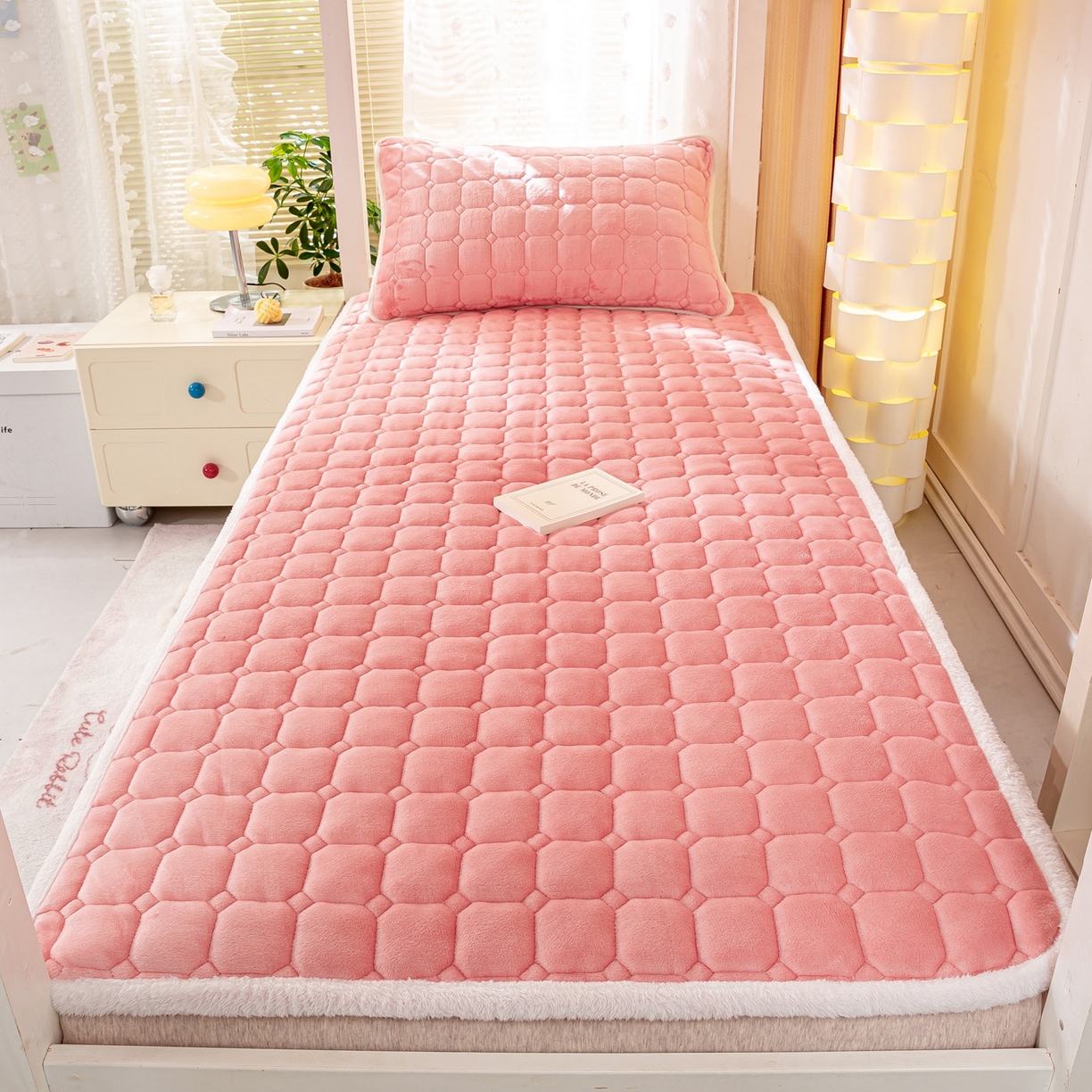 91家纺网 家纺一手货源 找家纺 眠势力 2025新款牛奶绒学生床宿舍床垫夹棉加厚床褥子秋冬季保暖床护垫 粉玉