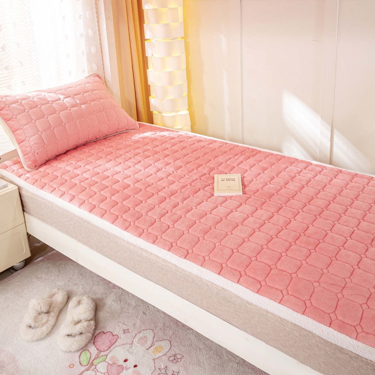91家纺网 家纺一手货源 找家纺 眠势力 2025新款牛奶绒学生床宿舍床垫夹棉加厚床褥子秋冬季保暖床护垫 粉玉