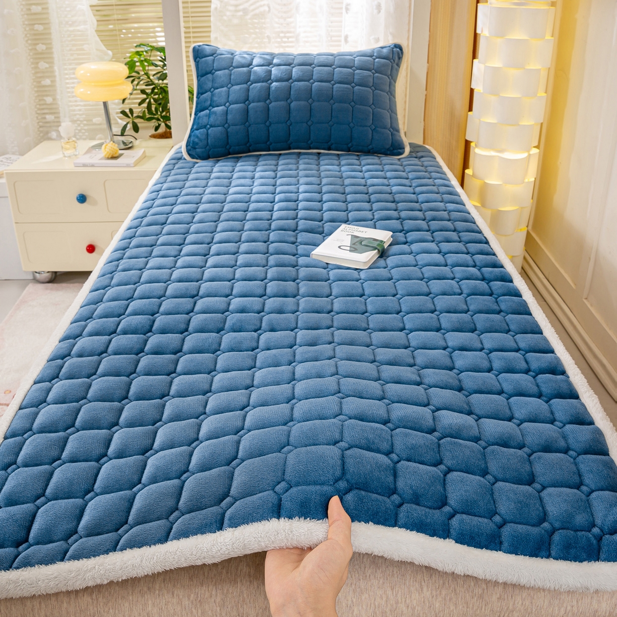 91家纺网 家纺一手货源 找家纺 （总）眠势力 2025新款牛奶绒学生床宿舍床垫夹棉加厚床褥子秋冬季保暖床护垫