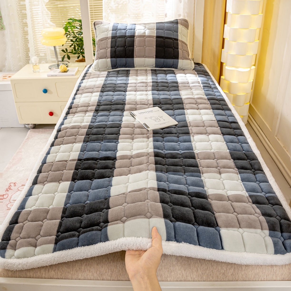 91家纺网 家纺一手货源 找家纺 （总）眠势力 2025新款牛奶绒学生床宿舍床垫夹棉加厚床褥子秋冬季保暖床护垫