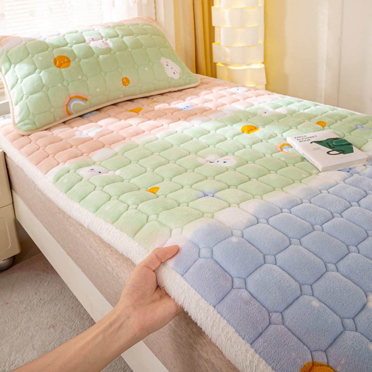 91家纺网 家纺一手货源 找家纺 眠势力 2025新款牛奶绒学生床宿舍床垫夹棉加厚床褥子秋冬季保暖床护垫 晴天