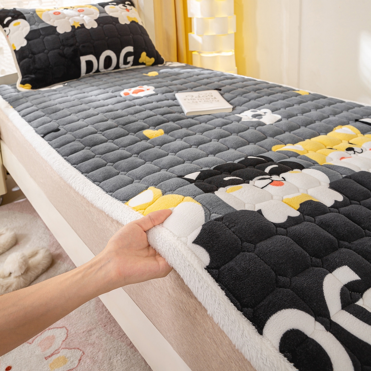 91家纺网 家纺一手货源 找家纺 眠势力 2025新款牛奶绒学生床宿舍床垫夹棉加厚床褥子秋冬季保暖床护垫 可爱汪