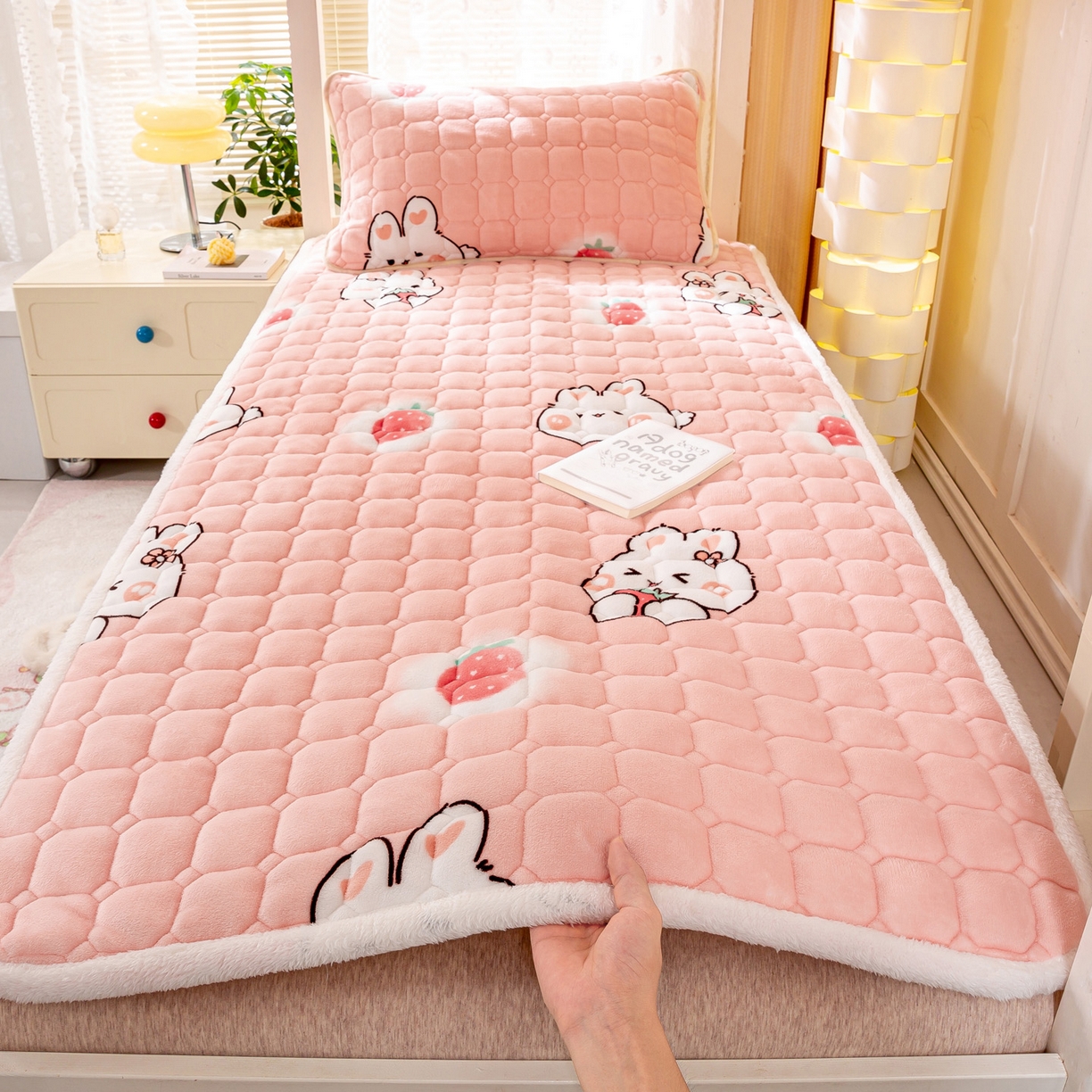眠势力 2025新款牛奶绒学生床宿舍床垫夹棉加厚床褥子秋冬季保暖床护垫 草莓兔