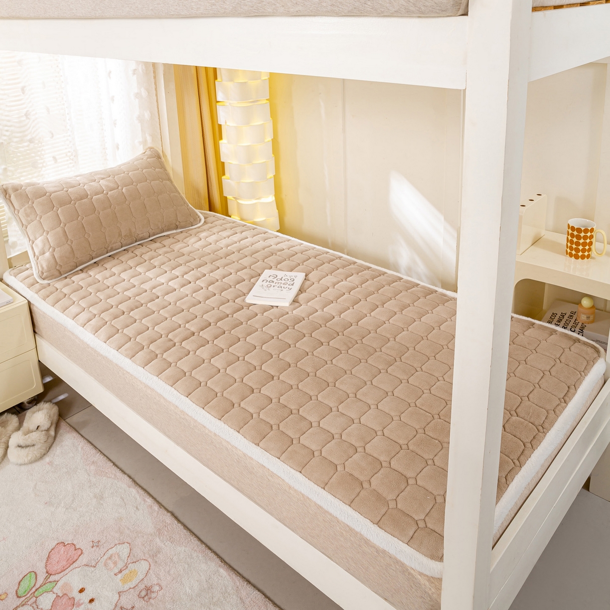 91家纺网 家纺一手货源 找家纺 眠势力 2025新款牛奶绒学生床宿舍床垫夹棉加厚床褥子秋冬季保暖床护垫 卡其