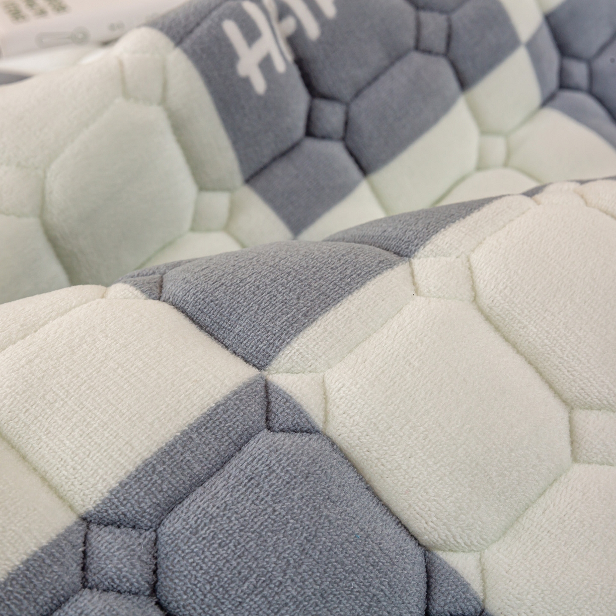 91家纺网 家纺一手货源 找家纺 眠势力 2025新款牛奶绒学生床宿舍床垫夹棉加厚床褥子秋冬季保暖床护垫 棋盘格