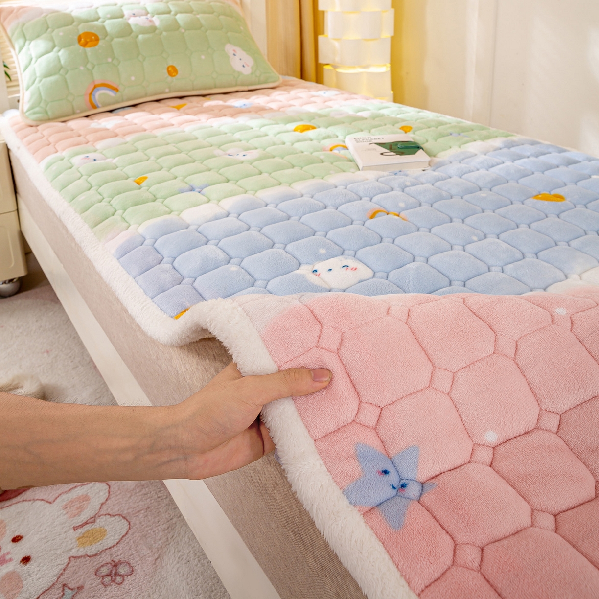 91家纺网 家纺一手货源 找家纺 眠势力 2025新款牛奶绒学生床宿舍床垫夹棉加厚床褥子秋冬季保暖床护垫 晴天