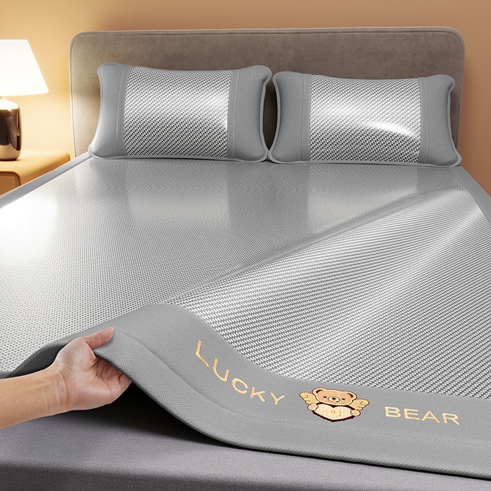 91家纺网 家纺一手货源 找家纺 缦吉 2025款冰藤系列冰丝藤席凉席席子-天使熊 天使银熊