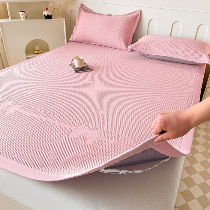 91家纺网 家纺一手货源 找家纺 缦吉 2025款中分子冰豆豆凉席席子-几何蝶 几何蝶-粉色