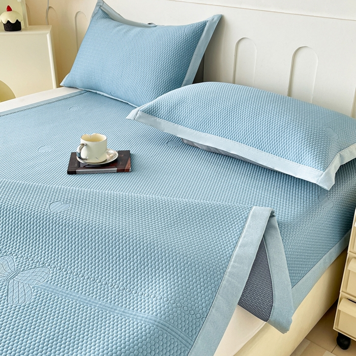 91家纺网 家纺一手货源 找家纺 缦吉 2025款中分子冰豆豆凉席席子-几何蝶 几何蝶-蓝色