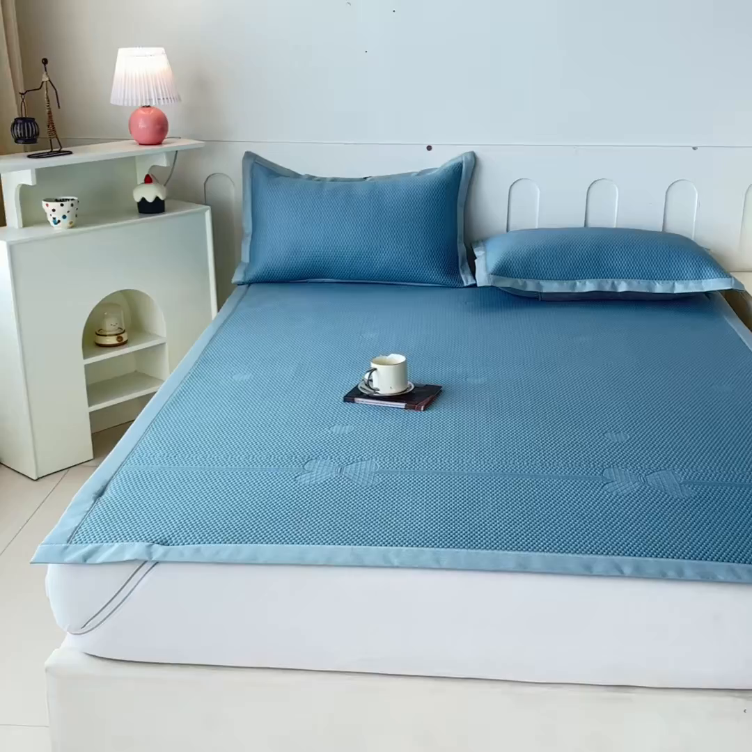 91家纺网 家纺一手货源 找家纺 缦吉 2025款中分子冰豆豆凉席席子-几何蝶 几何蝶-蓝色