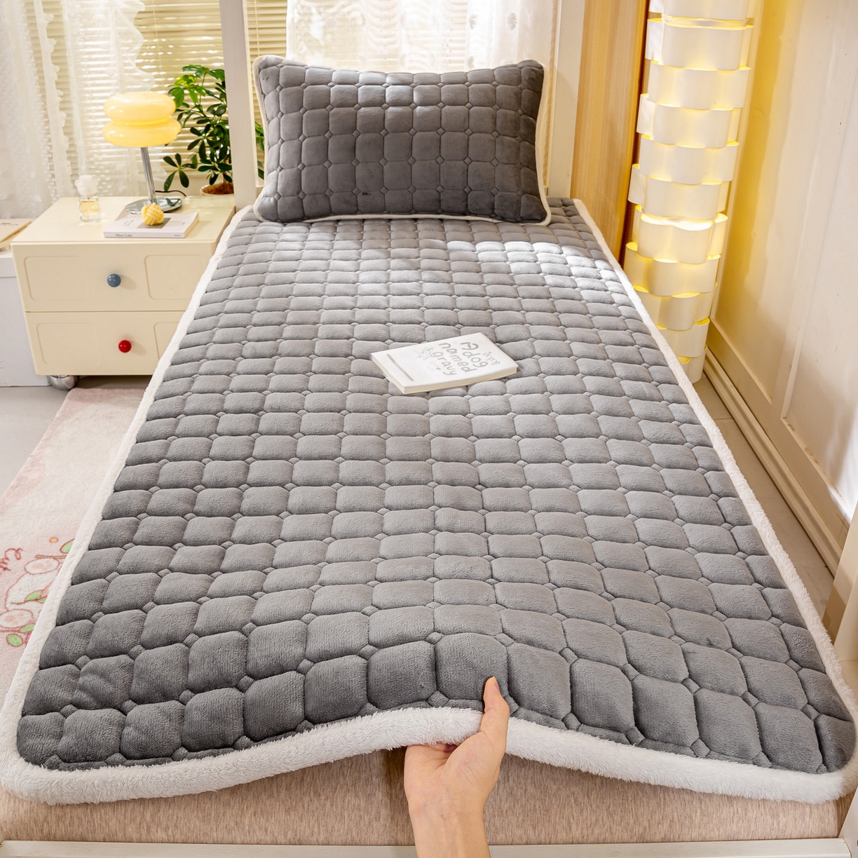 91家纺网 家纺一手货源 找家纺 （总）眠势力 2025新款牛奶绒学生床宿舍床垫夹棉加厚床褥子秋冬季保暖床护垫