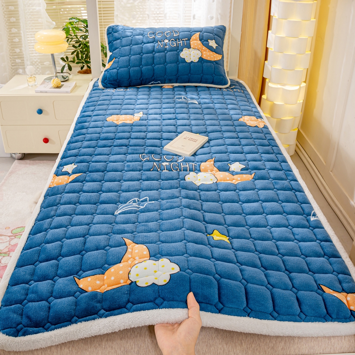 91家纺网 家纺一手货源 找家纺 （总）眠势力 2025新款牛奶绒学生床宿舍床垫夹棉加厚床褥子秋冬季保暖床护垫