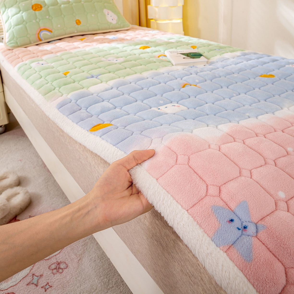 91家纺网 家纺一手货源 找家纺 眠势力 2025新款牛奶绒学生床宿舍床垫夹棉加厚床褥子秋冬季保暖床护垫 晴天