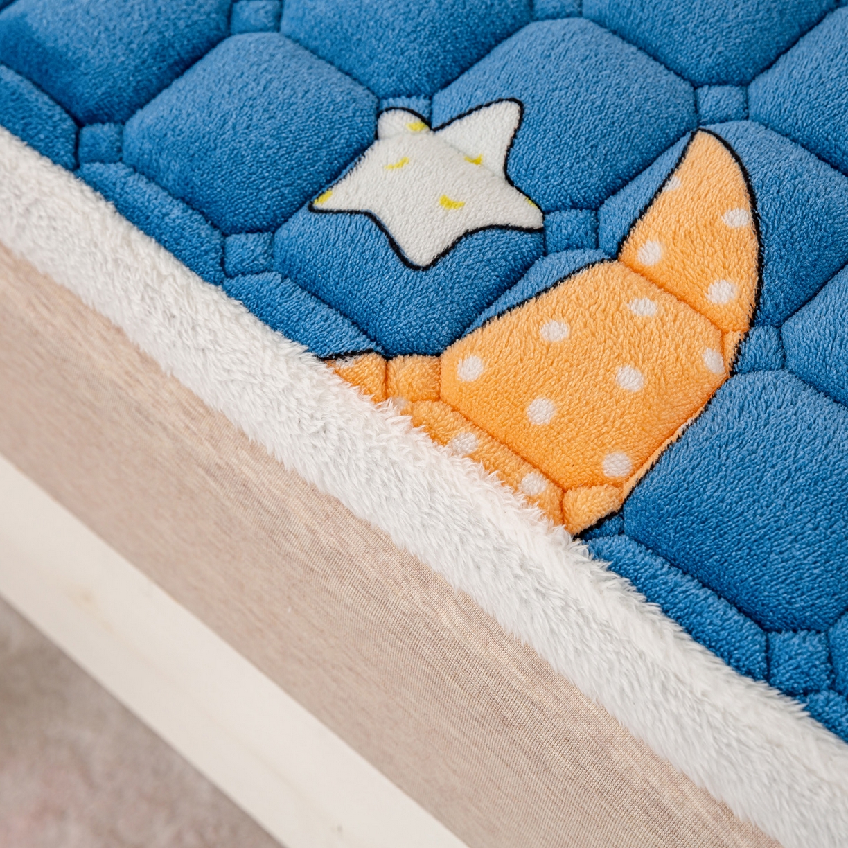 91家纺网 家纺一手货源 找家纺 眠势力 2025新款牛奶绒学生床宿舍床垫夹棉加厚床褥子秋冬季保暖床护垫 晚安