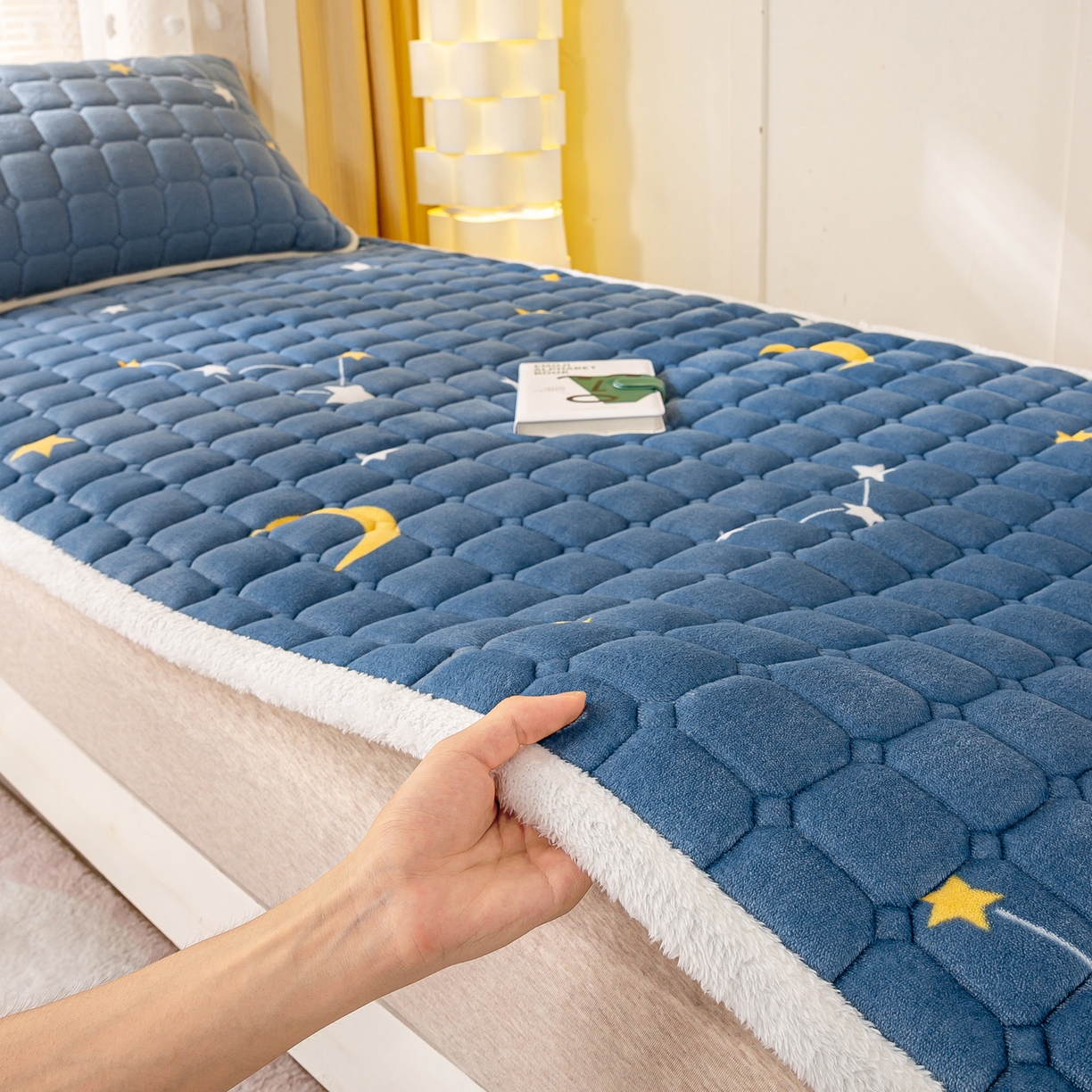 91家纺网 家纺一手货源 找家纺 眠势力 2025新款牛奶绒学生床宿舍床垫夹棉加厚床褥子秋冬季保暖床护垫 星月
