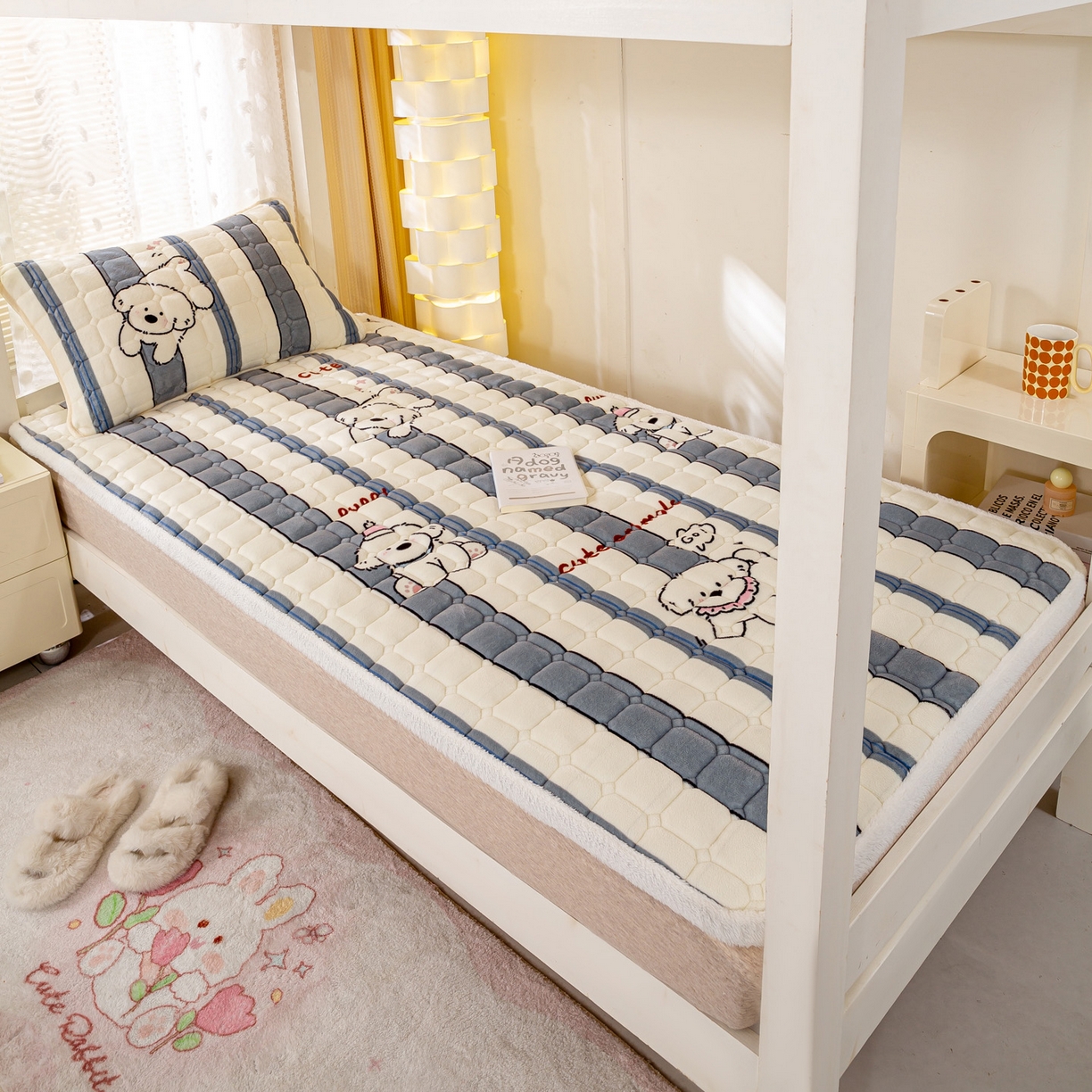 91家纺网 家纺一手货源 找家纺 眠势力 2025新款牛奶绒学生床宿舍床垫夹棉加厚床褥子秋冬季保暖床护垫 条纹小狗