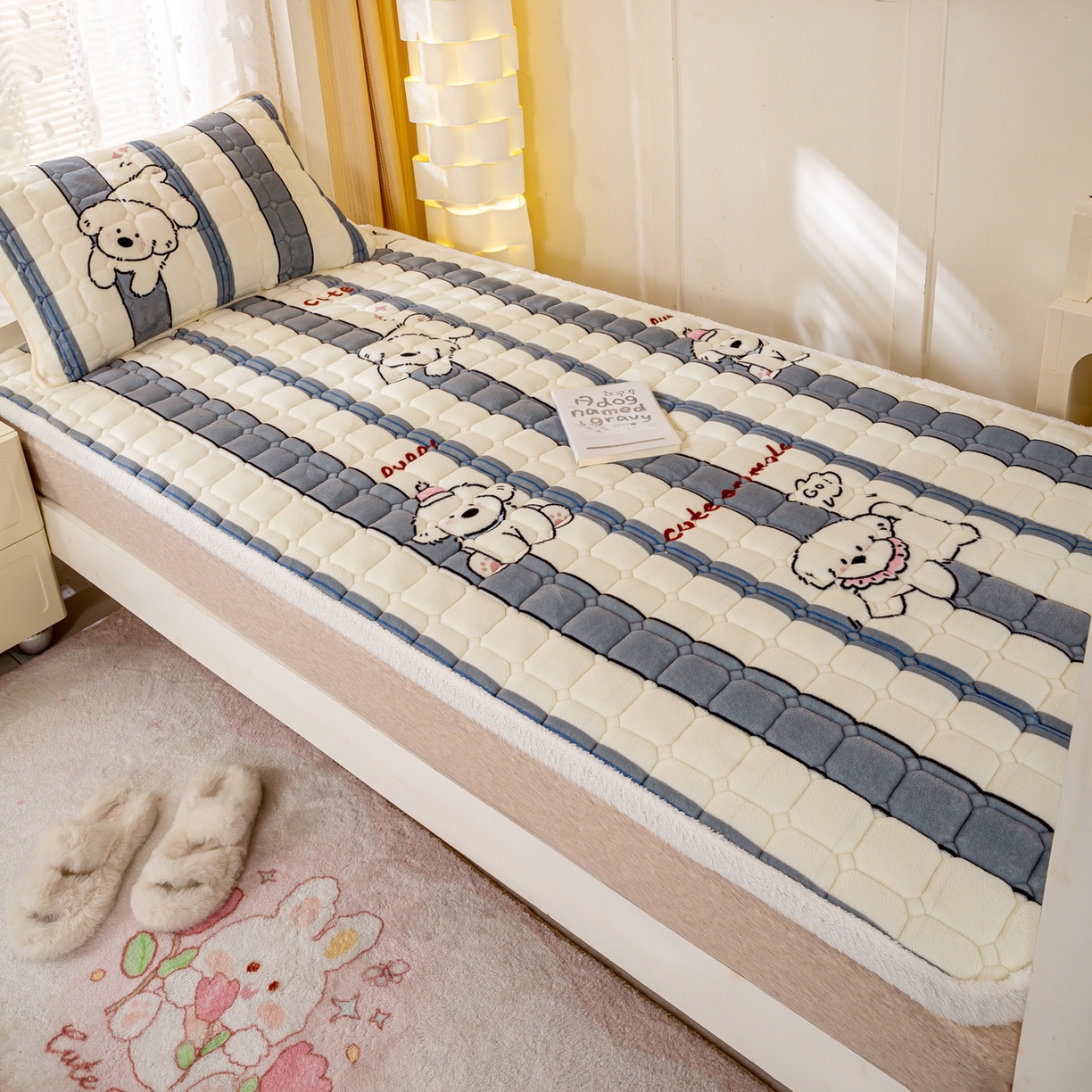 91家纺网 家纺一手货源 找家纺 眠势力 2025新款牛奶绒学生床宿舍床垫夹棉加厚床褥子秋冬季保暖床护垫 条纹小狗