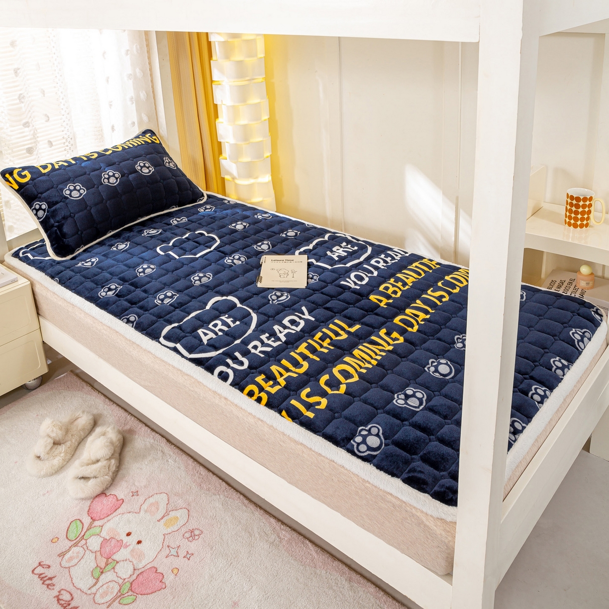 91家纺网 家纺一手货源 找家纺 眠势力 2025新款牛奶绒学生床宿舍床垫夹棉加厚床褥子秋冬季保暖床护垫 潮小熊